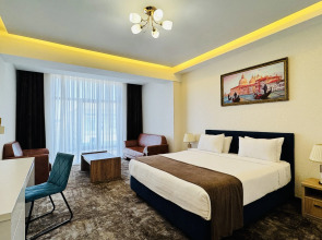 Отель Garnet Mir