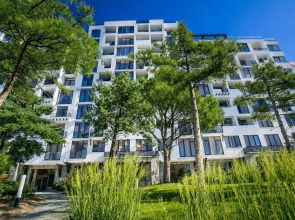 S Basseynom V Okruzhenii Lesa I Gor Apartments