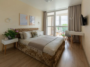 s Parkingom na Prospekte Nezavisimosti Apartments