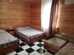 Anzgelika Living quarters