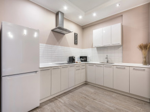 Апартаменты с панорамным видом на город, с большим телевизором (65 дюймов) и Алисой. Встречайте рассветы!