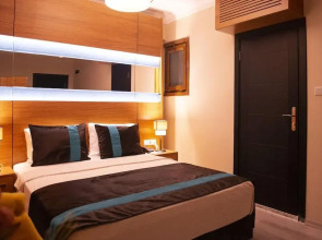 Отель Karamans Sirkeci Suites Hotel