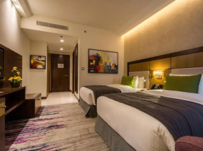 Отель Golden Tulip Media