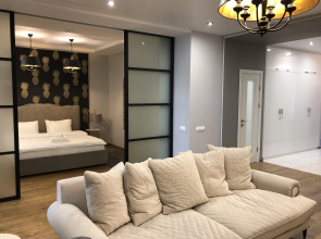 Апартаменты 4-комнатные HomeApart Сторожовская, 6