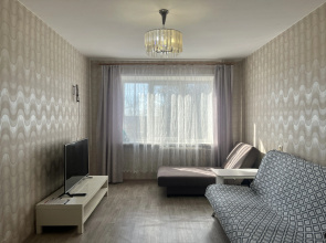Prostornaya Dvukhkomnatnaya Uluchshennoy Planirovki S Bolshoy Kukhney Flat