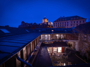 Bazilika alatt Panzió Hotel