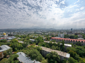 Апартаменты 36. Самый центр. Вид на город и горы. Идеально для командированных и туристов.