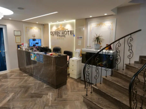 Queen Hotel