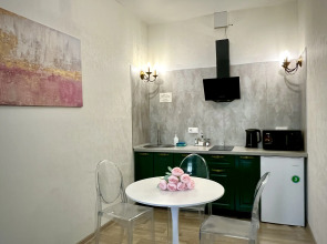 Апартаменты Центр, Апартаменты с камином и огромной ванной