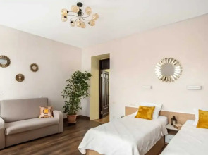 Квартира c Двумя Раздельными Спальнями и Балконом в Центре от Piligrim kmv