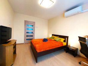 Квартира Трехкомнатная Недалеко от Метро Пражская