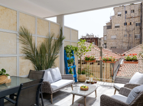 Design & Veranda Near Old City By Feelhome Apartments