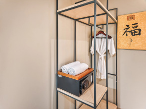 Отель Prince Theatre Heritage Stay