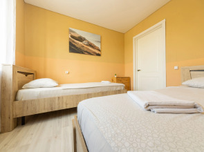 Апартаменты Трехкомнатные 10 тысяч метров 1