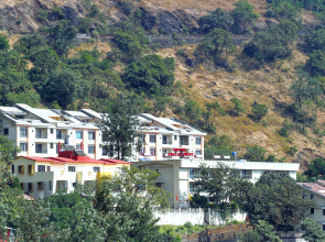Valley Nest Hotel