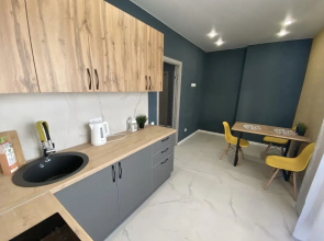 Uyutnaya Trekhmestnaya Kvartira Flat