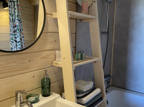 Дом Уютный домик у Игоры, белый