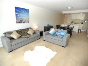 Surfers Paradise Three Bedroom With Pool and Spa Access