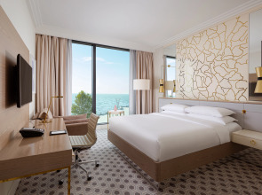 Отель Baku Marriott Hotel Boulevard