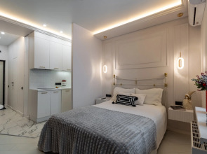Uyutnaya Studiya S Dizaynerskiy Remontom Flat