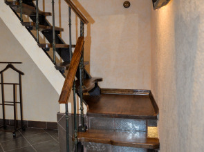 Квартира Лофт «Дубовая лестница»