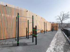 Апартаменты на высоком этаже с видом на мост, недалеко от центра. Брянская 18.