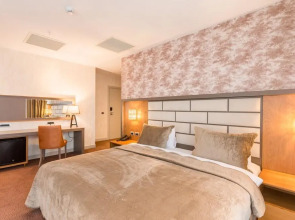 The Grand Gloria Отель