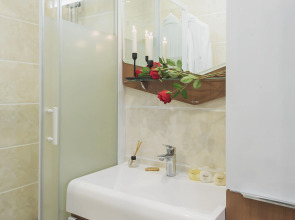 Квартира GM Apartments Стильная Трехкомнатная в центре рядом с МХАТ