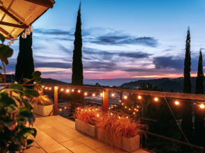 Вилла Дом с Кипарисами