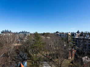 Квартира с Мансардными Окнами и Видом на Море