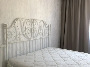 3-kh Komnatnaya V Tikhom Meste Flat