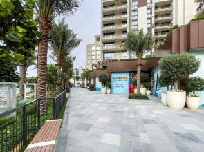 Апартаменты Сozy 1BR at Vida Residences Creek Beach
