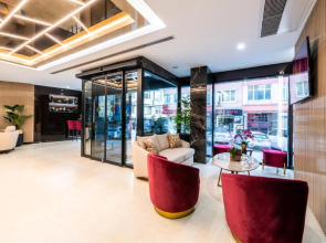 Aprilis Deluxe Hotel