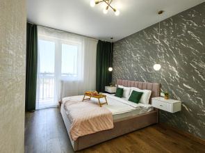 V Siriuse do Morya i Naberezhnoj 5 Min. na Mashine (Abrikos 6255)  DomMorya RF Flat