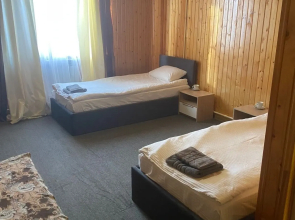 S Banketnym Zalom Private House