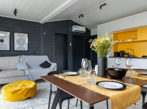 Garnet Holiday. Mir Guest House