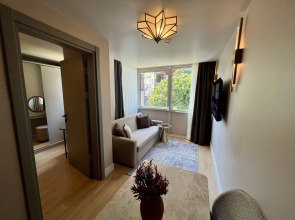 Отель Weingart Suites