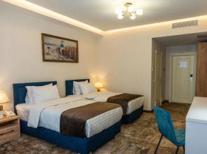 Отель Garnet Mir