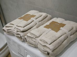 Апартаменты Уорхол - апельсин и капучино в интерьере с собственным двориком для BBQ в 10 минутах от центра