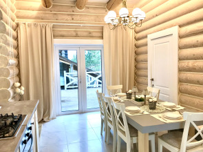 Шале на Скале с Видом на Озеро