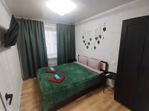 Tryokhkomnatnaya S Tremya Razdelnymi Spalnyami? Liftom I Balkonom Flat