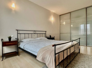 Апартаменты Уютная двухкомнатная квартира рядом с ЦУМом