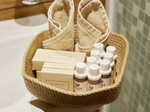 HILLS1200. Резиденция. Глэмпинг. Бани.