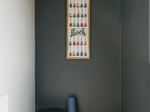 Апартаменты 36. Самый центр. Вид на город и горы. Идеально для командированных и туристов.