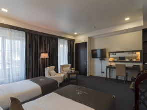 Отель Ambassador