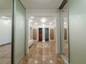 Квартира 2-х комнатная возле Кремля