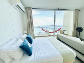 Blue Loft Oceanview in Marina Rooftop Pool Prime Location Apartments