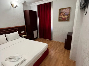 Отель Red White