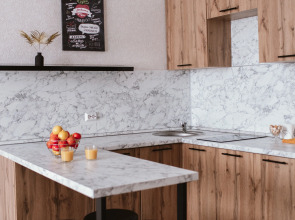 Апартаменты с Видом на Город и Парк в Спальном Районе