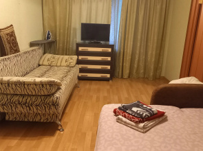 Uyutnaya Dvukhkomnatnaya S Khoroshim Remontom V Tsentrpe Goroda Flat